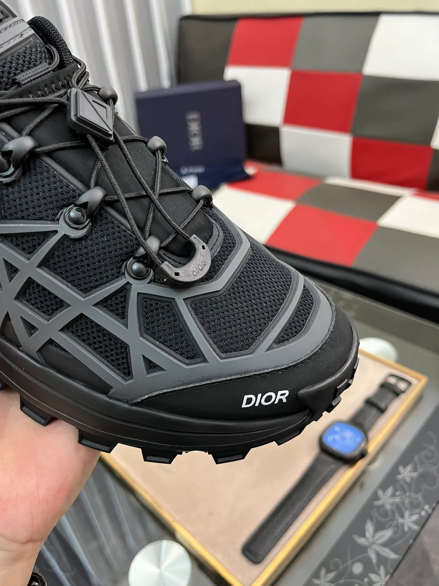 Ex-factory price 520⌚️⌚️B31 RUNNER sports shoes highlight the fashionable silhouette and are decorated with curved cannage pattern. They reinterpret the classic pattern in a structural style and enrich the Dior 2023 summer men's wear series. Meticulously crafted using the advanced craftsmanship of hiking shoes, it blends outdoor culture with Dior heritage. Code number 38-445⃣️Color optional